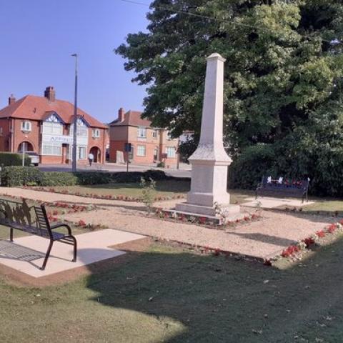 Photo of Queensway War Memorial and benches