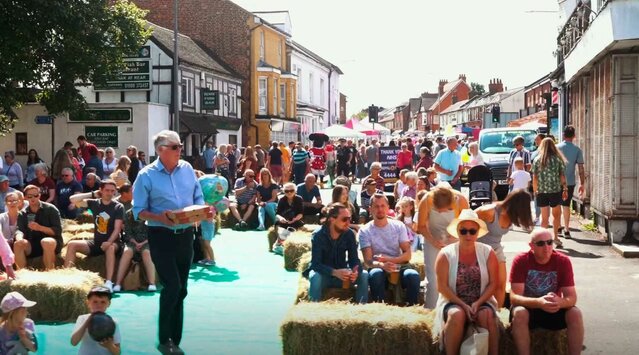 Photo of crowd at Fenny Poppers Festival 
