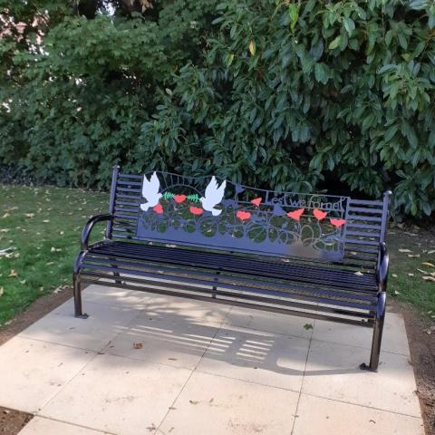 Photo of Queensway War Memorial bench with doves